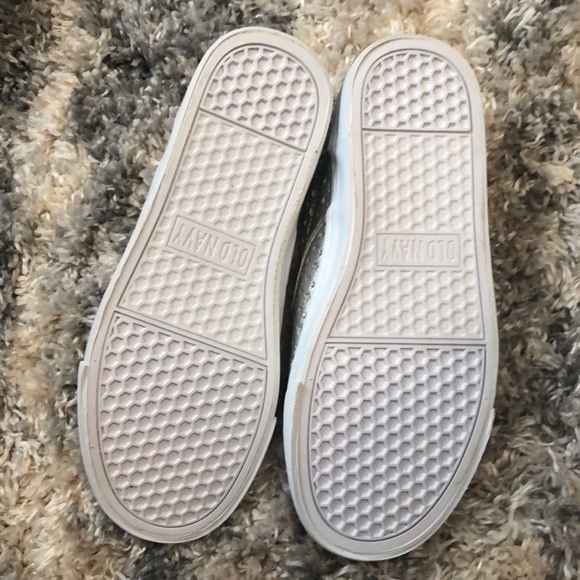 NWOT. GIRLS OLD NAVY SLIP ONS - Picture 2 of 2